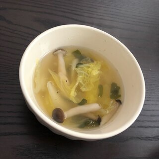 白菜とわかめの中華スープ